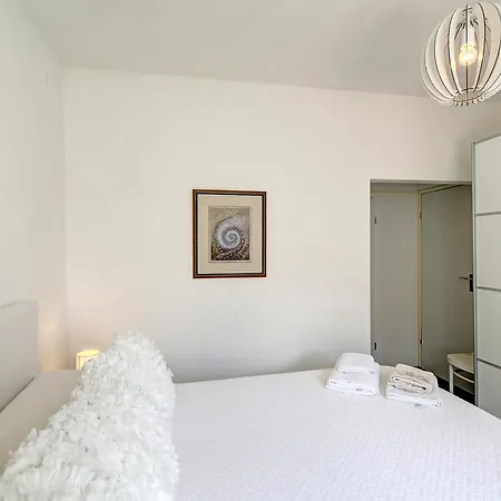 Apartman Lara *