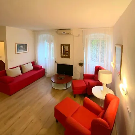 Apartment Lara *