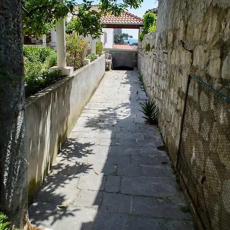 Lara Apartment