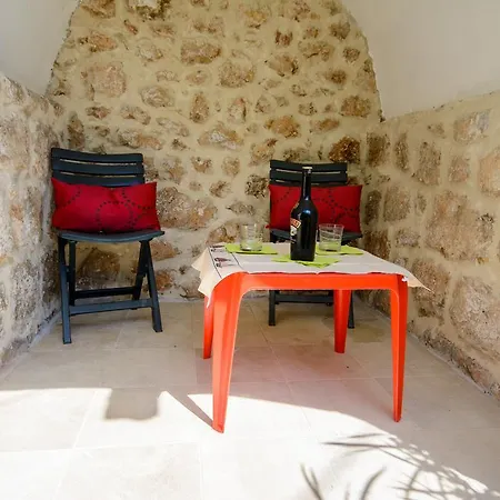 Lara Apartment